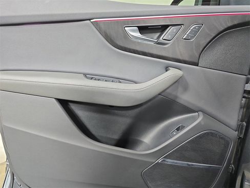 Used 2023 Audi Q8 Premium Plus w/ Premium Plus Package image 22