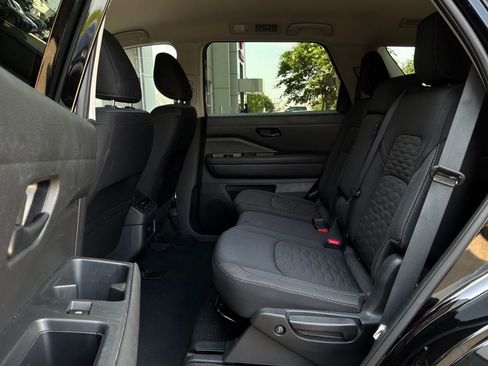 Used 2025 Nissan Pathfinder SV FWD image 12