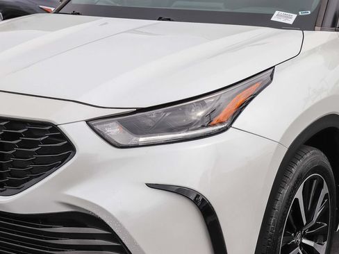 Used 2022 Toyota Highlander XSE FWD image 10