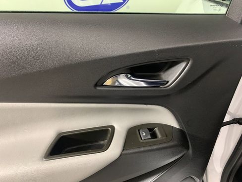 Used 2023 Chevrolet Equinox LS w/ LS Convenience Package image 31