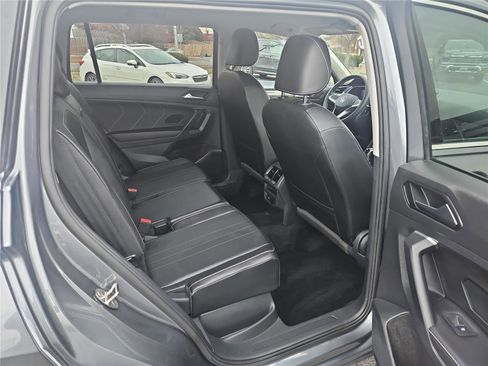 Certified 2024 Volkswagen Tiguan SE image 32