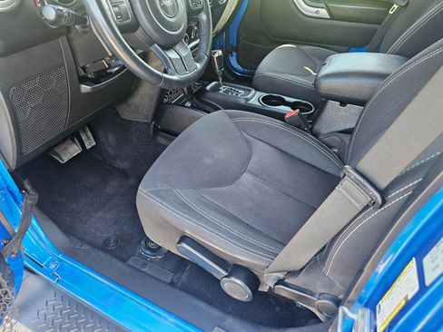 Used 2015 Jeep Wrangler Unlimited Sahara AWD/4WD image 24