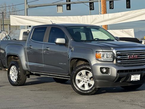 Used 2018 GMC Canyon SLE w/ SLE Convenience Package image 2