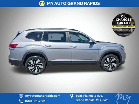 Used 2025 Volkswagen Atlas SE AWD/4WD image 8