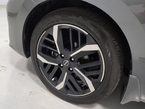 Used 2025 Nissan Versa SR w/ Trunk Package image 31