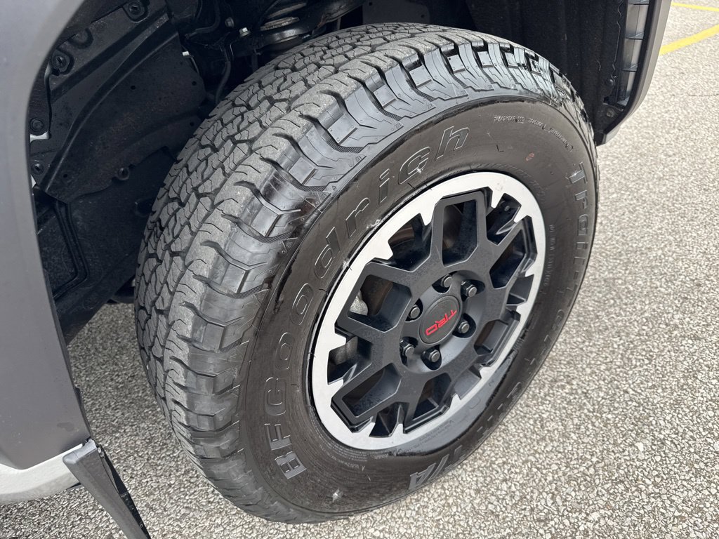 Used 2024 Toyota Tacoma TRD Off-Road AWD/4WD image 40