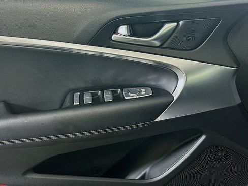 Used 2025 Genesis G70 2.5T RWD image 15