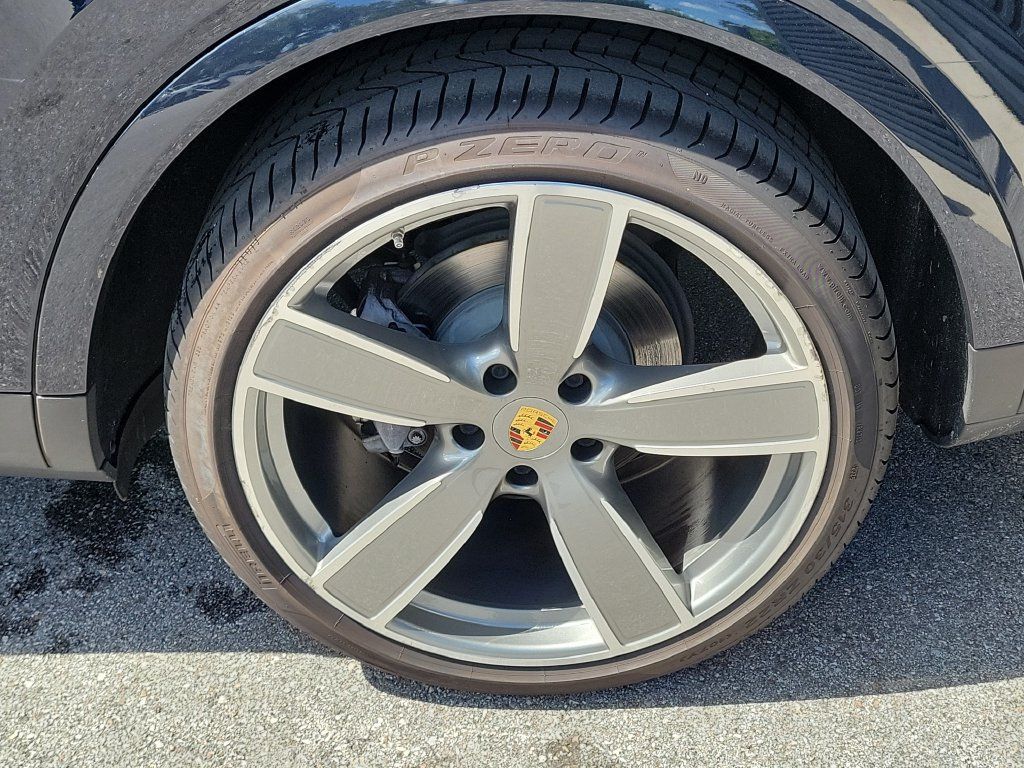 Certified 2019 Porsche Cayenne AWD/4WD image 11
