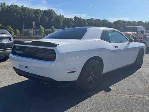 Used 2015 Dodge Challenger SXT RWD image 5