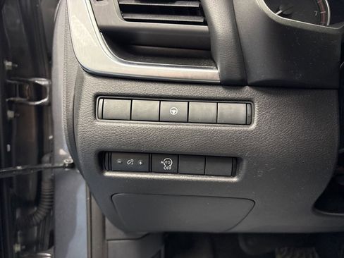 Used 2023 Nissan Rogue SV image 25