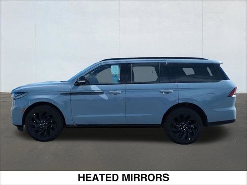 New 2026 Lincoln Navigator Reserve w/ Jet Appearance Package AWD/4WD image 3
