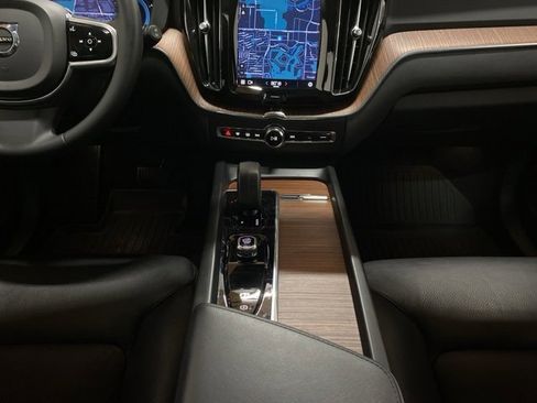 Used 2023 Volvo XC60 B5 Plus w/ Protection Package Premier image 13