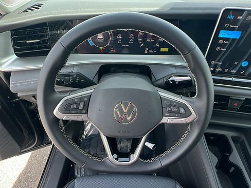New 2026 Volkswagen Tiguan SE AWD/4WD image 18