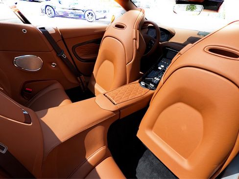 Used 2025 Aston Martin DB12 Convertible RWD image 21