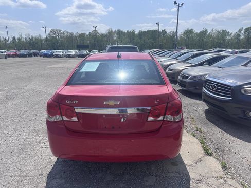Used 2016 Chevrolet Cruze LT w/ Technology Package FWD image 5