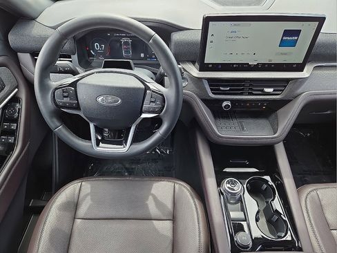 Used 2025 Ford Explorer Platinum w/ LUX Leather Package image 19