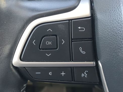 Used 2024 Toyota Highlander LE image 25