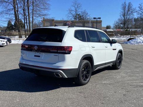 Used 2025 Volkswagen Atlas Peak Edition SE image 5