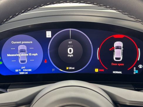 Certified 2025 Porsche Macan 4S Electric AWD/4WD image 31