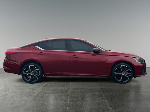 Used 2024 Nissan Altima 2.5 SR AWD/4WD image 8
