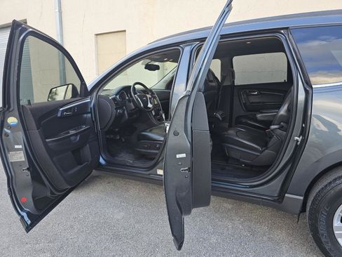 Used 2009 Chevrolet Traverse LT FWD image 23