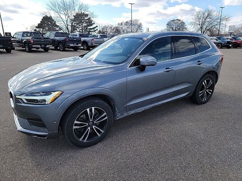 Used 2019 Volvo XC60 T6 Momentum w/ Multimedia Package image 5