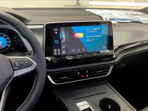 New 2025 Volkswagen Atlas Cross Sport SE image 9