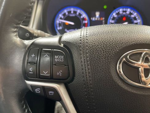 Used 2015 Toyota Highlander XLE image 22