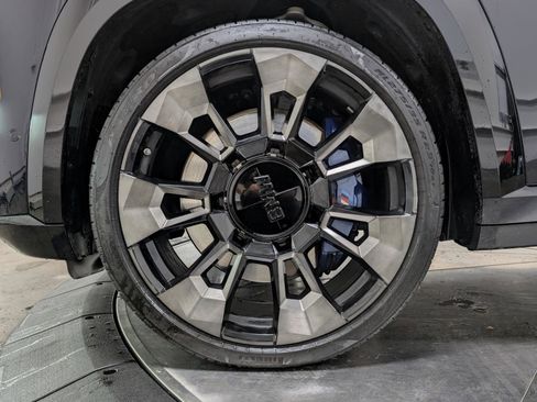 Used 2023 BMW XM image 11