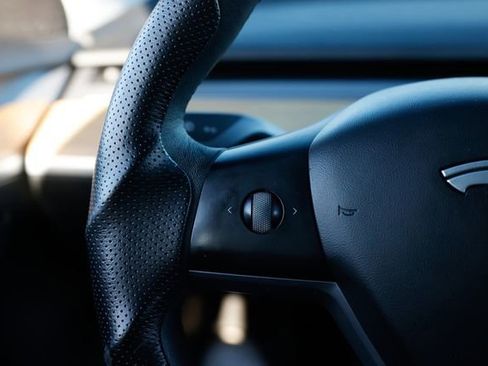 Used 2022 Tesla Model 3 Standard Range image 31