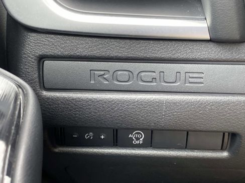 Used 2024 Nissan Rogue S image 32