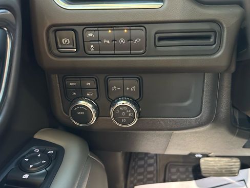 Used 2021 GMC Yukon SLT image 12