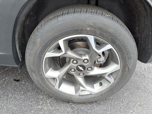 Used 2025 Chevrolet Trax LT FWD image 30