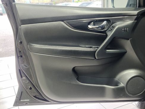 Used 2020 Nissan Rogue SL w/ Premium Package image 10