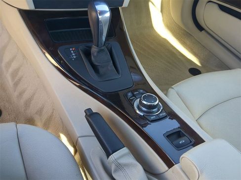 Used 2011 BMW 328i Convertible image 18