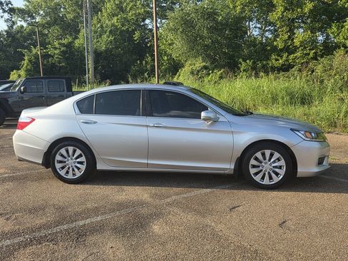 Used 2014 Honda Accord EX image 3