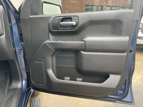 Used 2019 Chevrolet Silverado 1500 Custom w/ Custom Value Package image 10