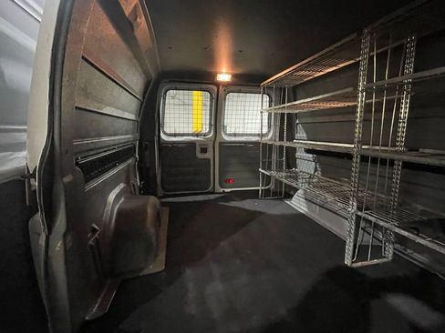 Used 2010 Ford E-250 and Econoline 250 image 14