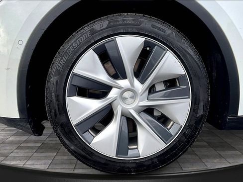 Used 2020 Tesla Model Y Long Range image 9