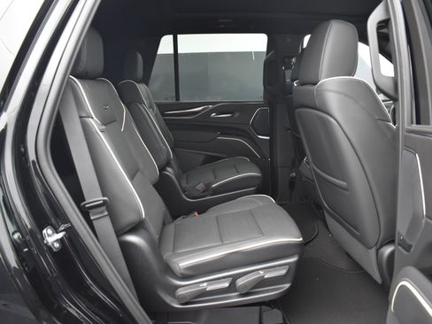 Used 2024 Cadillac Escalade Premium Luxury image 12