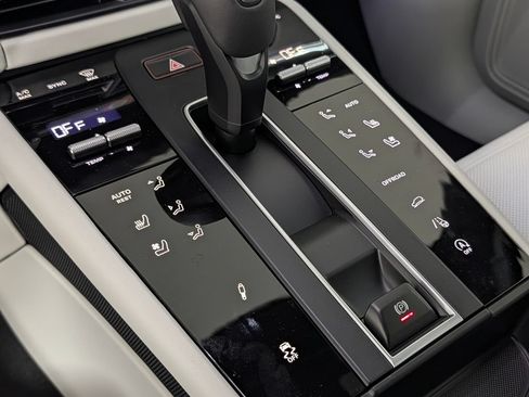 New 2026 Porsche Macan Turbo AWD/4WD image 34