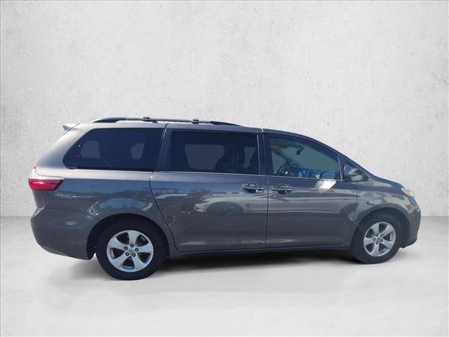 Used 2017 Toyota Sienna LE FWD image 4