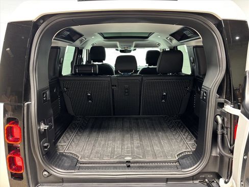 Used 2025 Land Rover Defender 110 S image 43