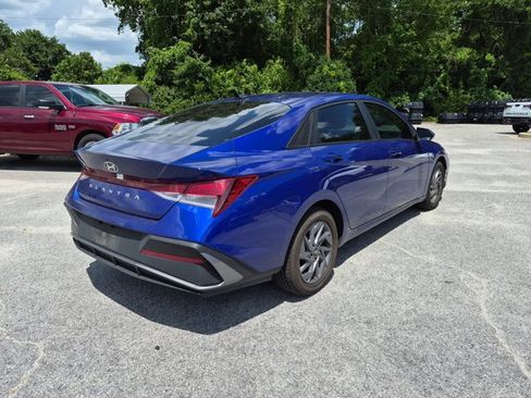 Used 2024 Hyundai Elantra SEL FWD image 5