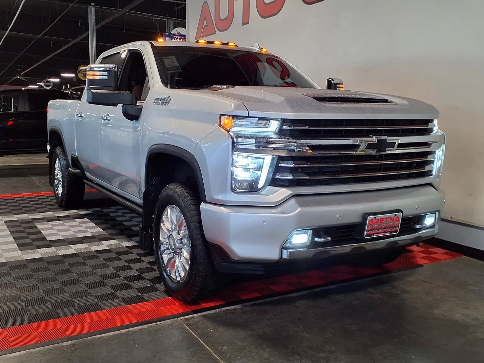 Used 2021 Chevrolet Silverado 2500 High Country AWD/4WD image 2