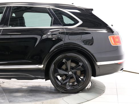 Used 2020 Bentley Bentayga Plug-In Hybrid AWD/4WD image 9
