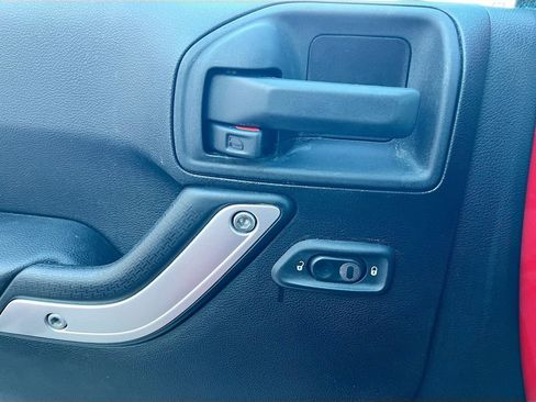 Used 2015 Jeep Wrangler Unlimited Sahara w/ Dual Top Group image 16