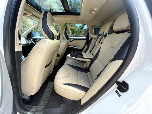 Used 2011 Volvo XC60 T6 R-Design w/ Convenience Pkg image 12