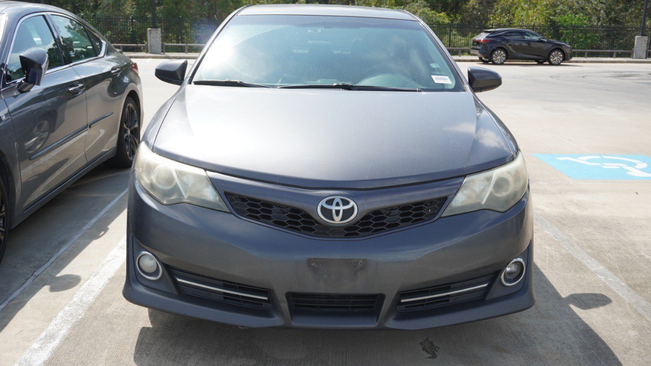 Used 2012 Toyota Camry SE FWD image 2
