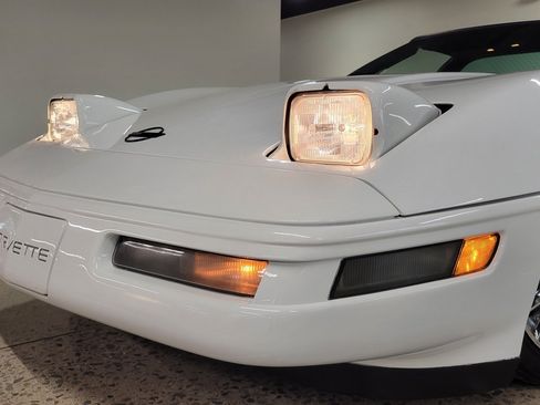 Used 1994 Chevrolet Corvette Coupe RWD image 11